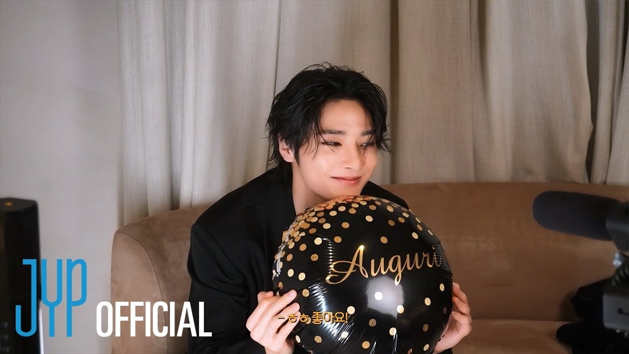 Behind-the-scenes cut of Stray Kids