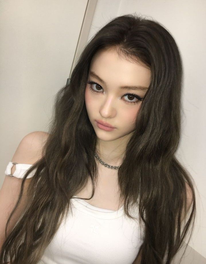 Recent activity shot of Ella (MEOVV)