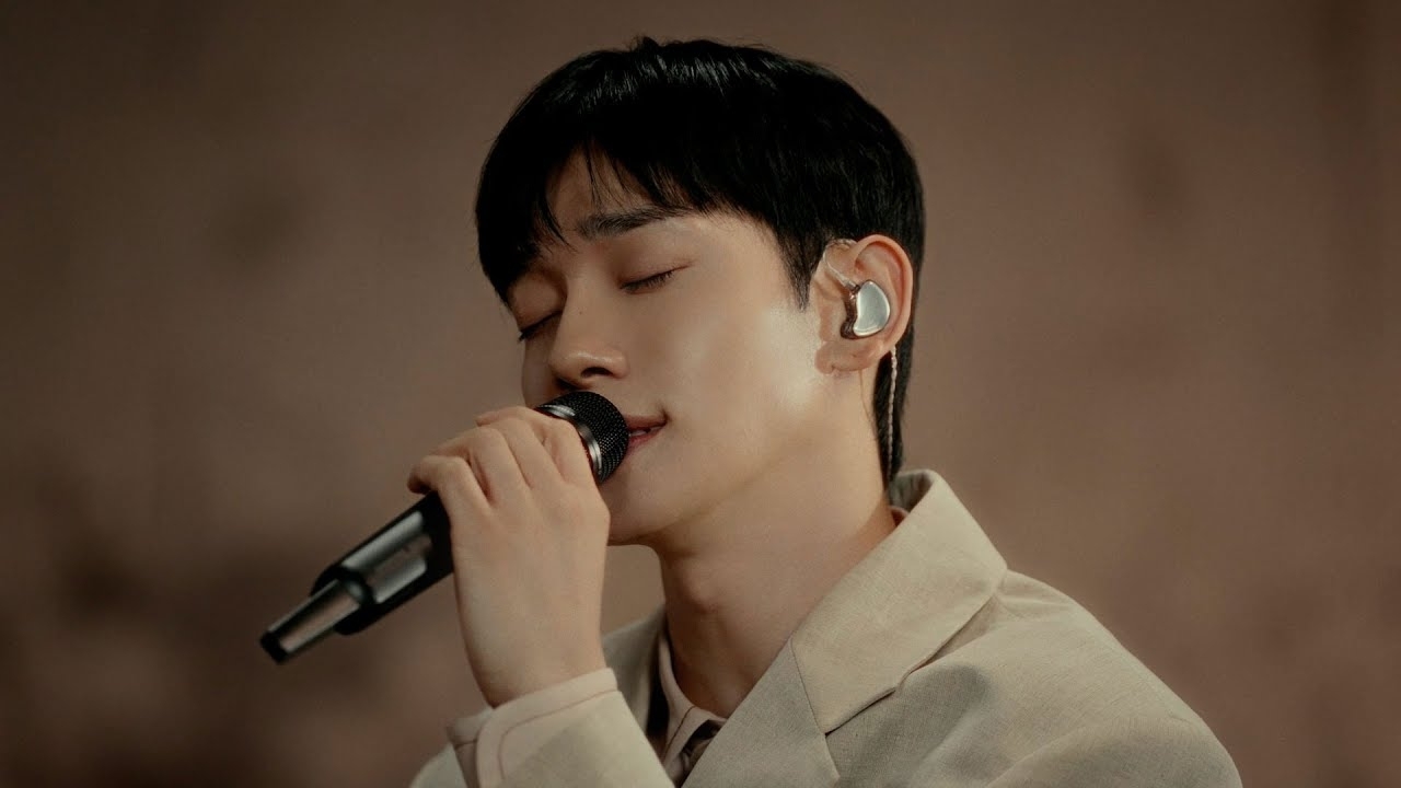 Behind-the-scenes cut of Chen (EXO)