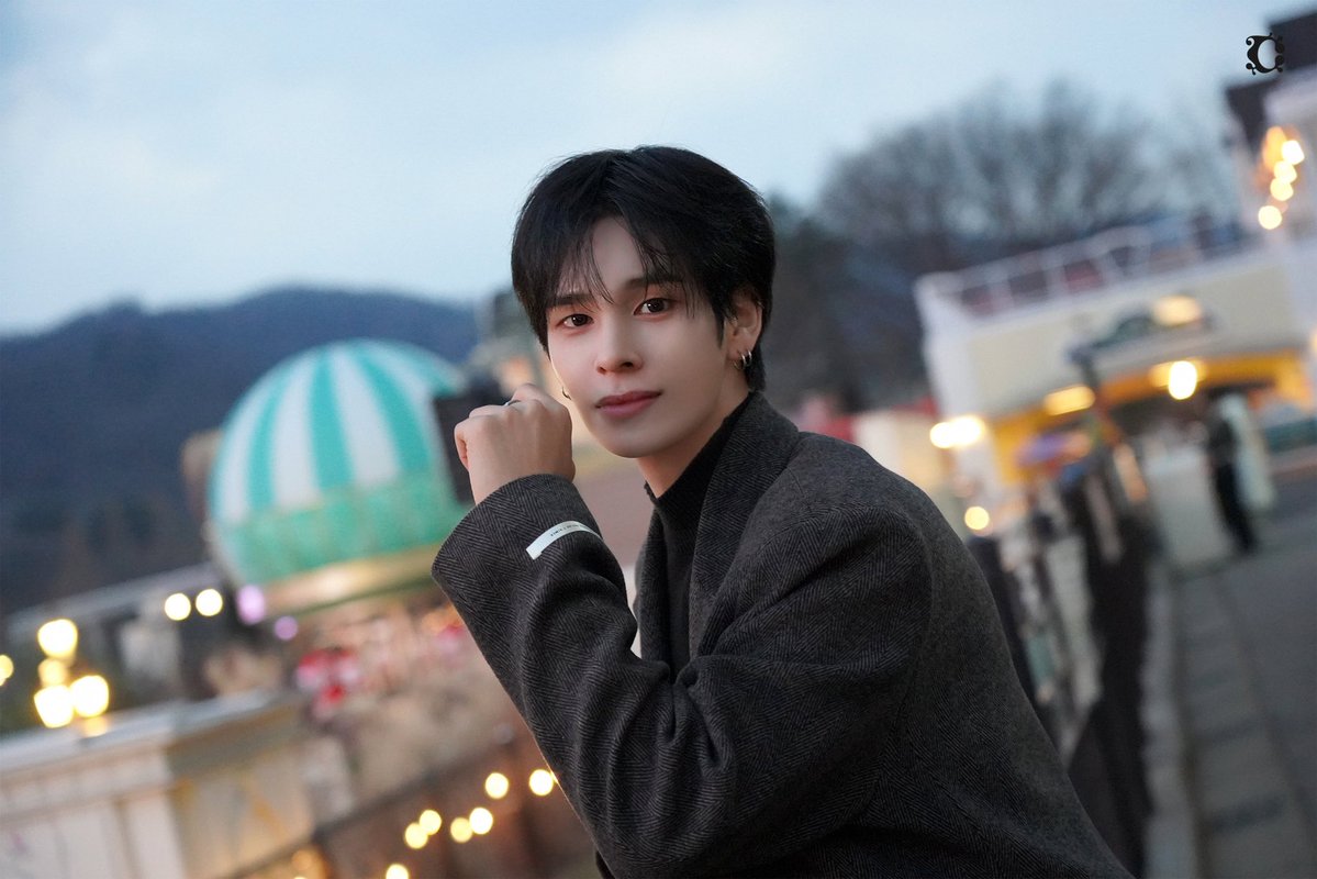 CRAVITYの舞台裏ショット