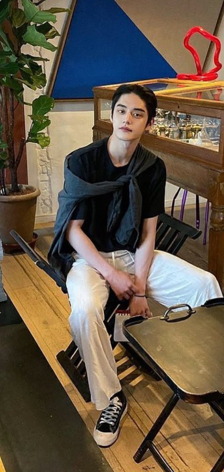 Recent activity shot of Kim Jiwoong (ZEROBASEONE)