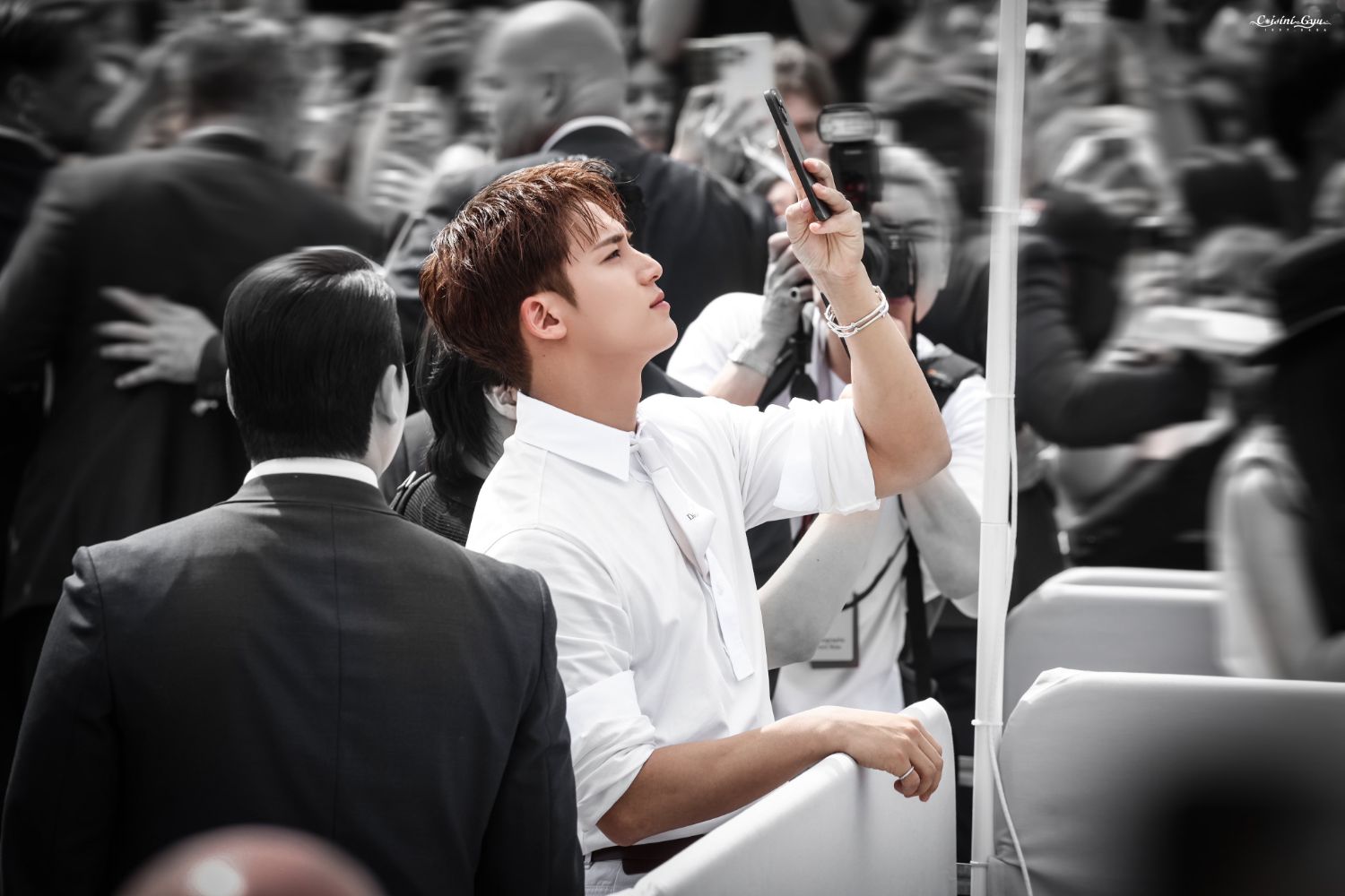 A moment captured by Mingyu (SEVENTEEN)'s fan
