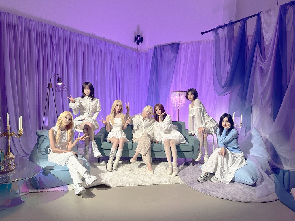 A moment captured by DREAMCATCHER's fan