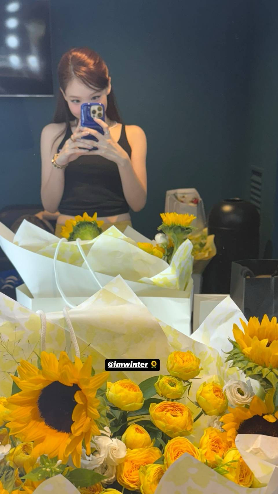 A heartfelt wallpaper shared by Nayeon (TWICE)'s fans