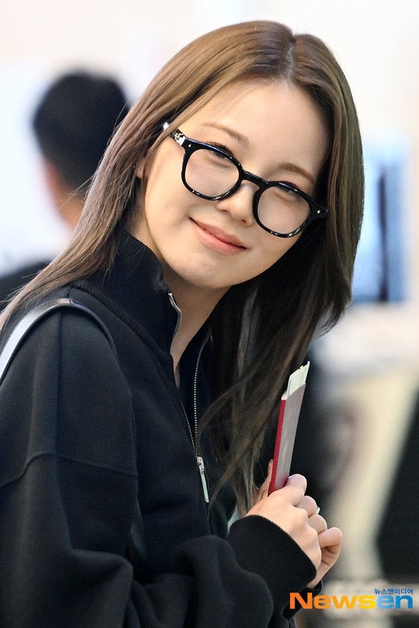 아야카 (NiziU) 최근 활동샷