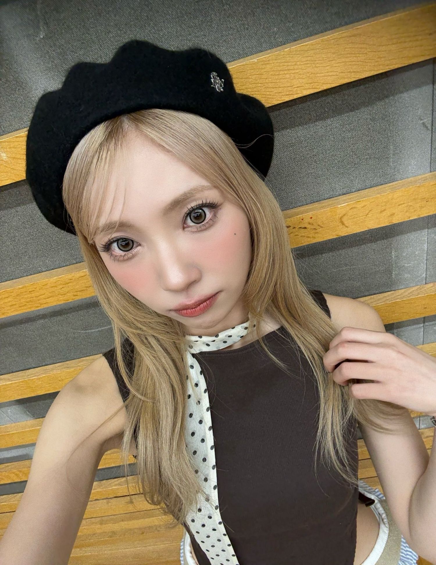 Behind-the-scenes cut of Mayuka (NiziU)