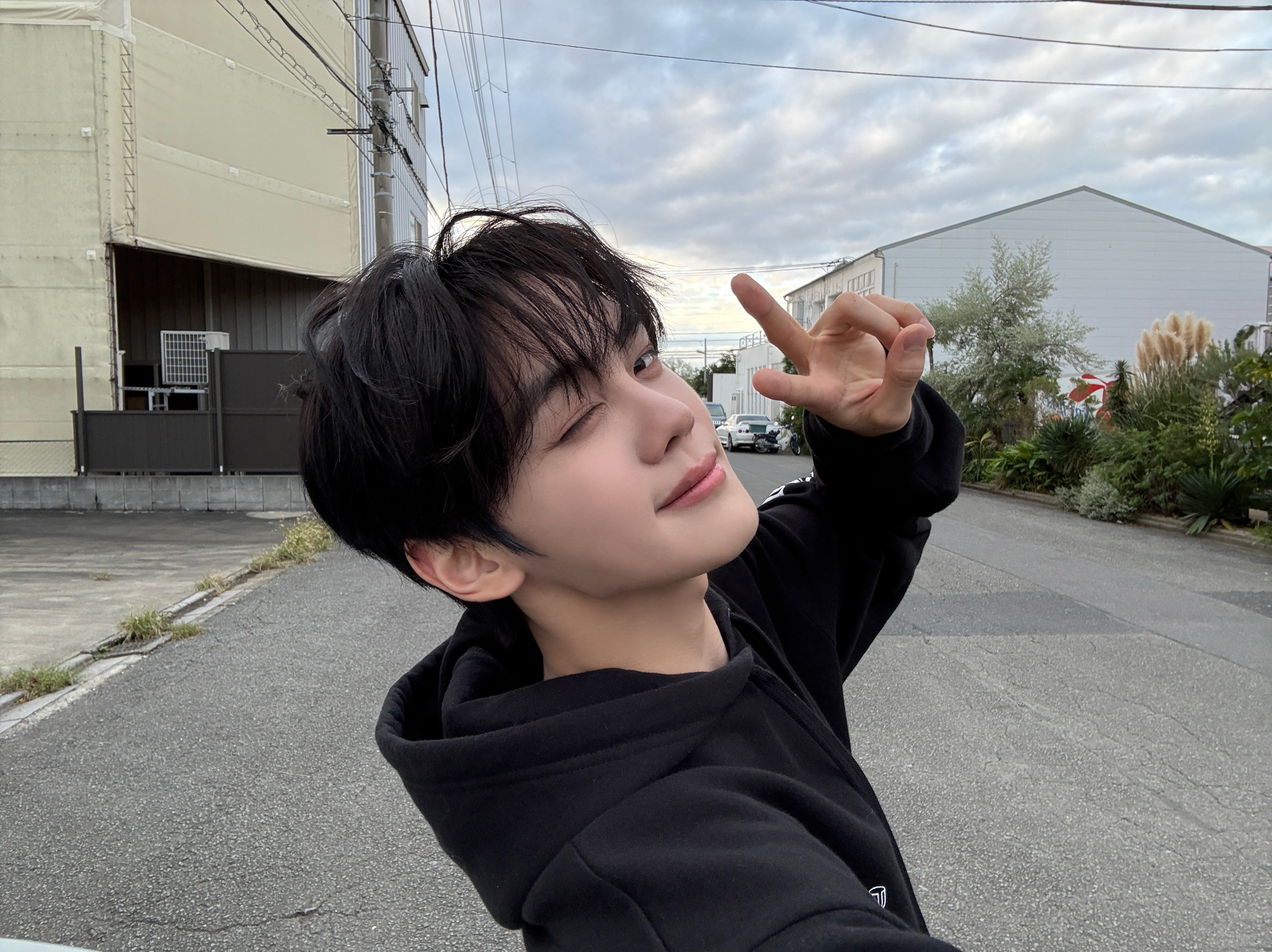Recent activity shot of Kim Gyuvin (ZEROBASEONE)