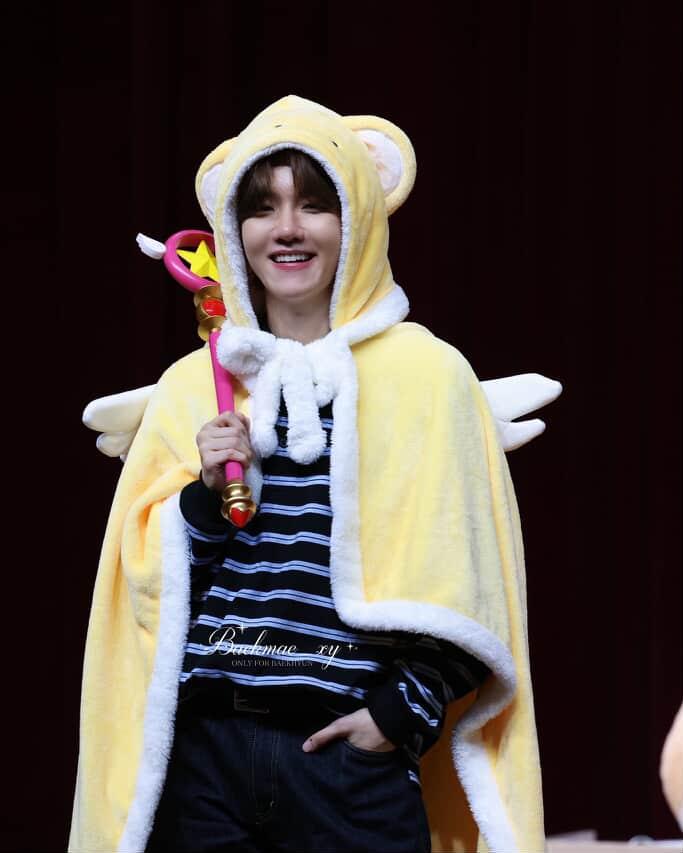 백현 (EXO)의 비하인드 컷