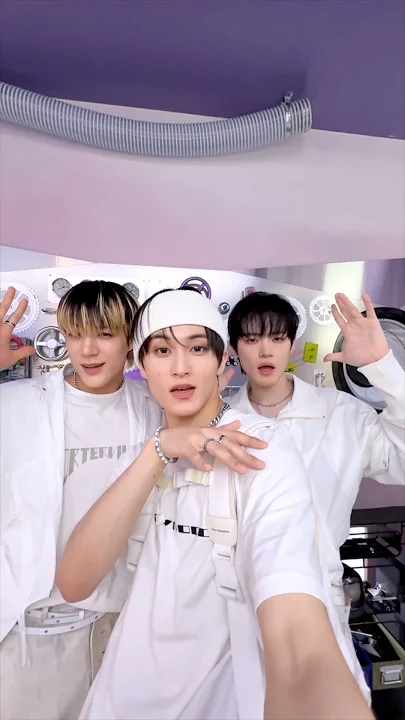 Today's most popular wallpaper in the Jeno (NCT DREAM) community