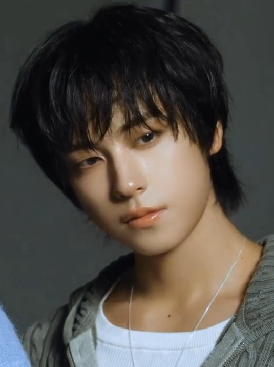 Foto aktivitas terbaru Taki (&TEAM)