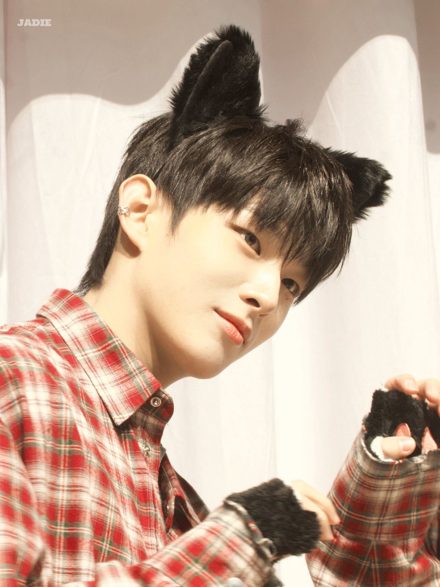 Behind-the-scenes cut of Steven (AHOF)