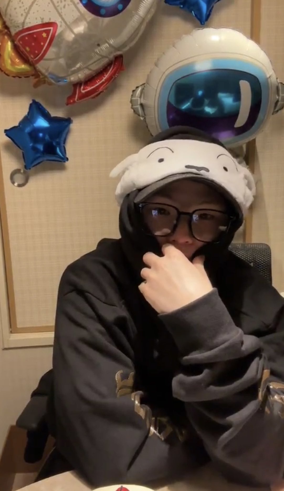 A heartfelt wallpaper shared by Woozi (SEVENTEEN)'s fans