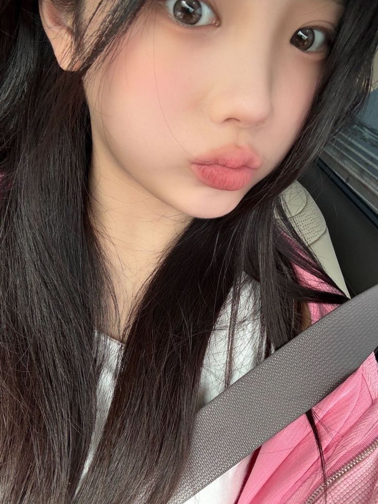 Behind-the-scenes cut of Wonhee (ILLIT)