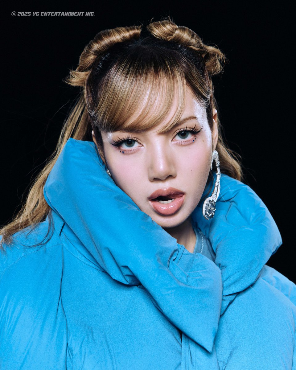 Latest photo of Lisa (BLACKPINK)