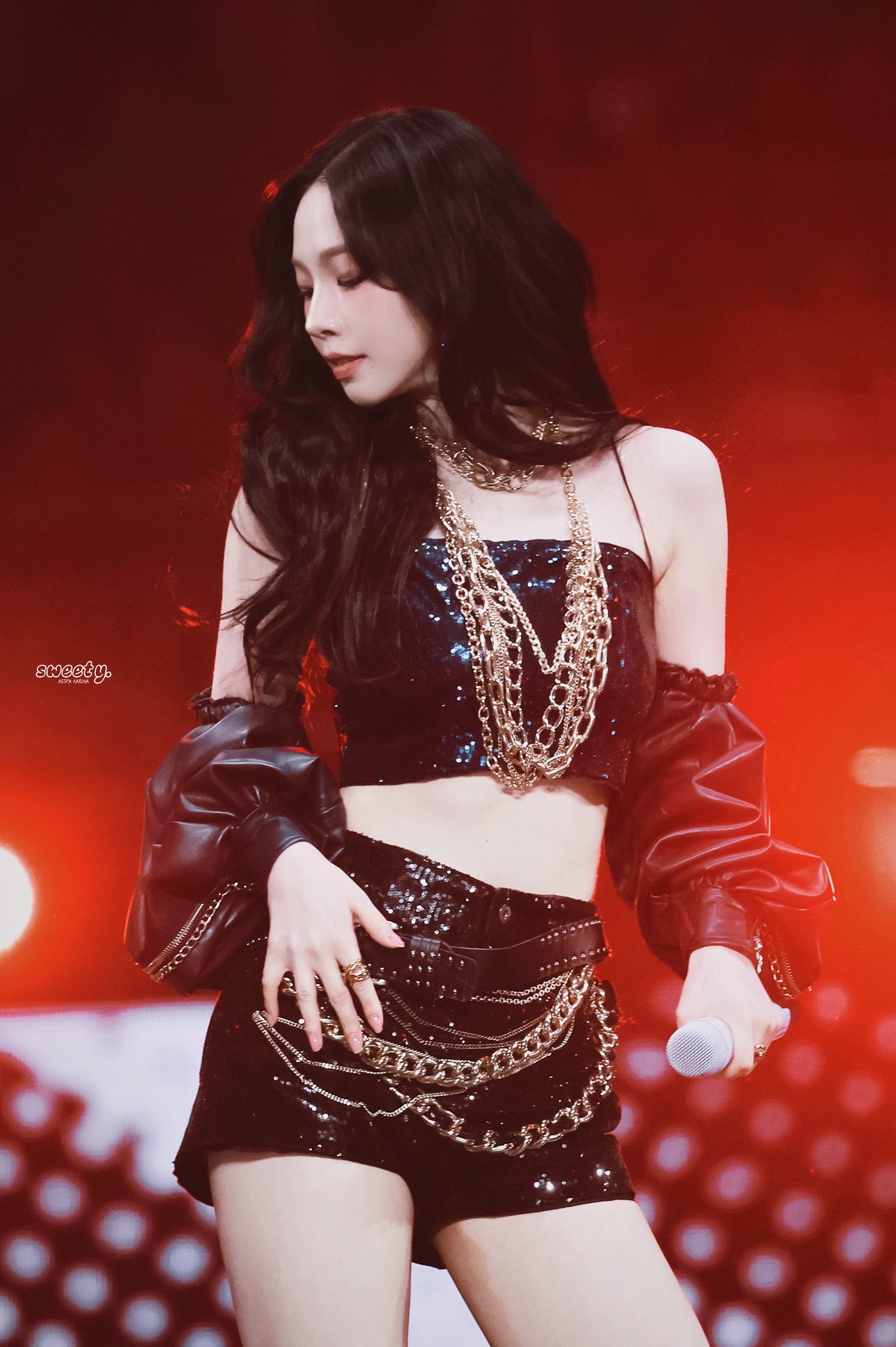 Behind-the-scenes cut of Karina (aespa)