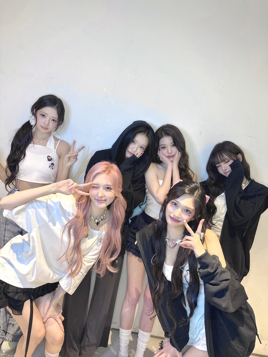 Behind-the-scenes cut of IVE