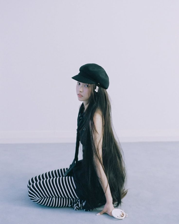 Behind-the-scenes cut of Yunah (ILLIT)