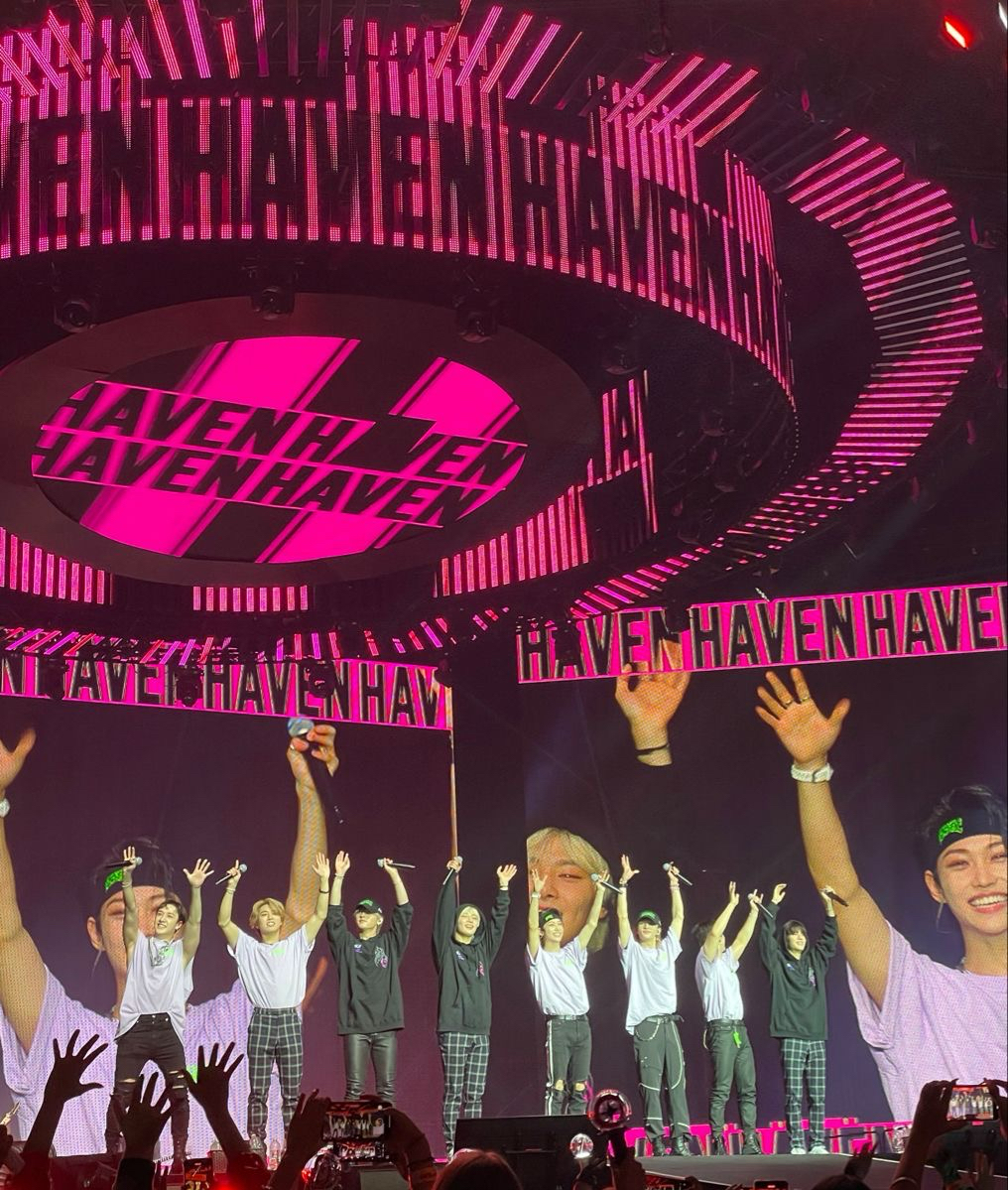 Today's most popular wallpaper in the HAN (Stray Kids) community