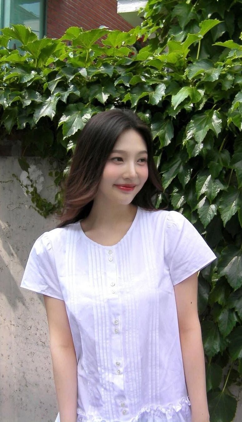 Recent activity shot of Joy (Red Velvet)