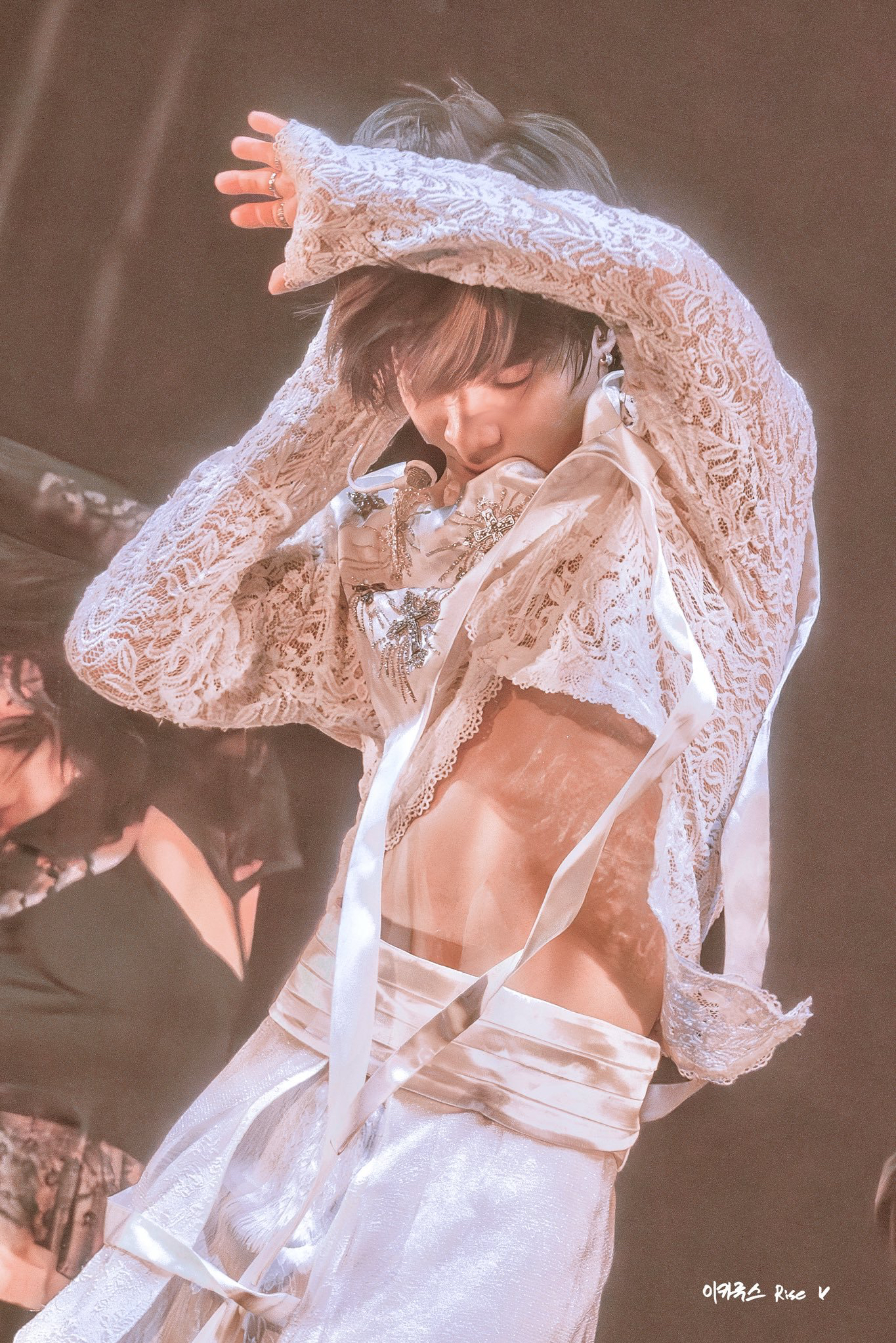 Behind-the-scenes cut of Taemin (SHINee)