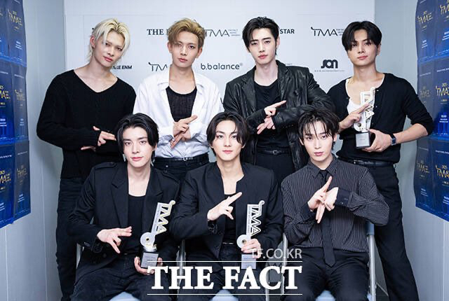 Foto aktivitas terbaru ENHYPEN