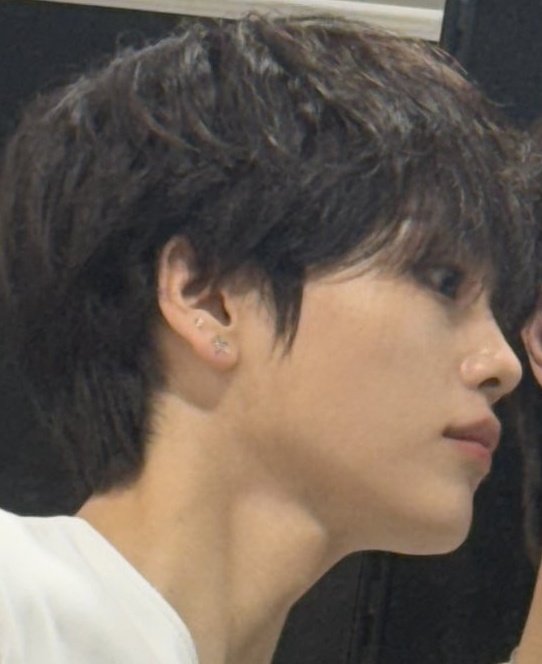 Recent activity shot of Hyeongjun (CRAVITY)