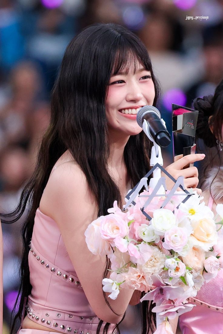 Latest photo of An Yujin (IVE)