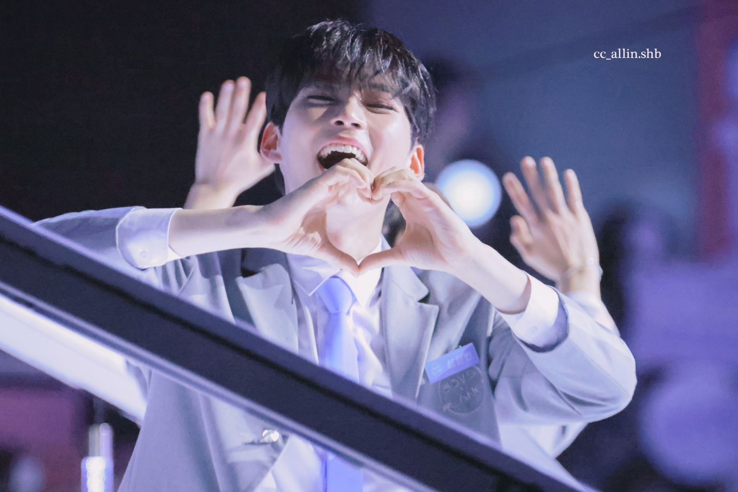 A moment captured by Sung Hanbin (ZEROBASEONE)'s fan
