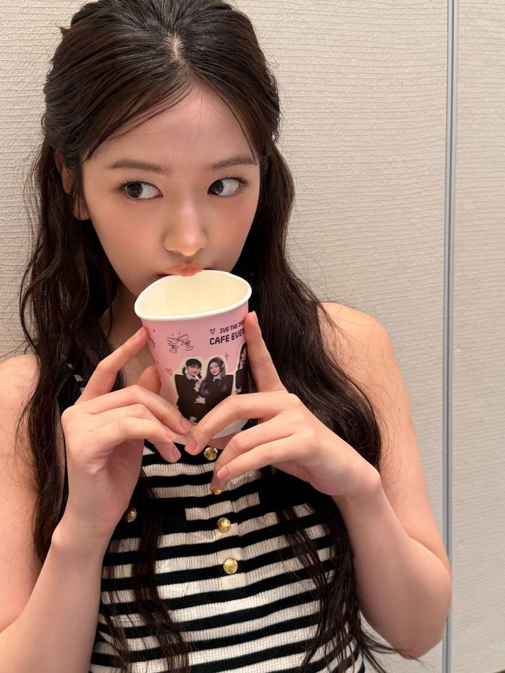Behind-the-scenes cut of An Yujin (IVE)