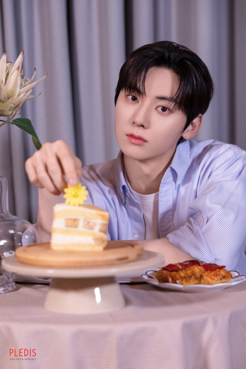 A moment captured by Hwang Minhyun's fan