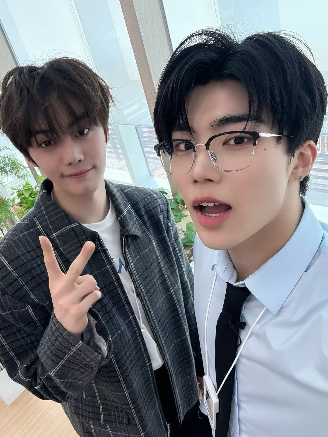 A moment captured by Kim Gyuvin (ZEROBASEONE)'s fan