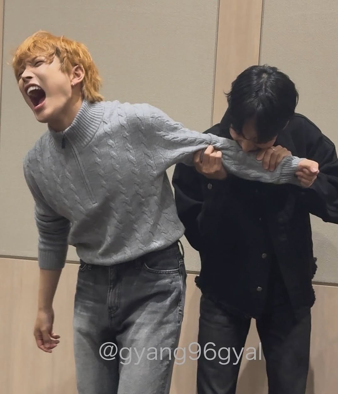 ジョン・ウヨン (ATEEZ)の舞台裏ショット