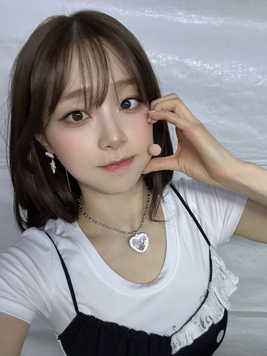 Behind-the-scenes cut of Chuu