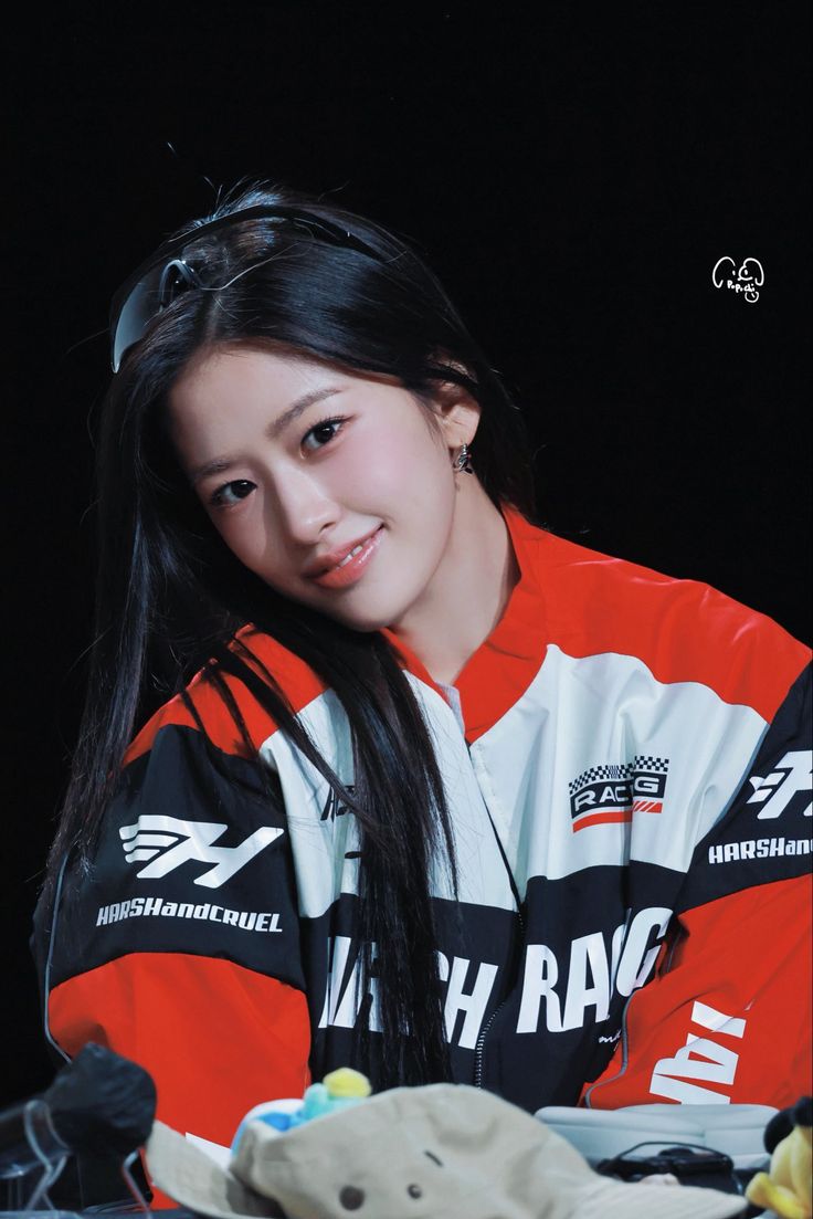 Recent activity shot of An Yujin (IVE)