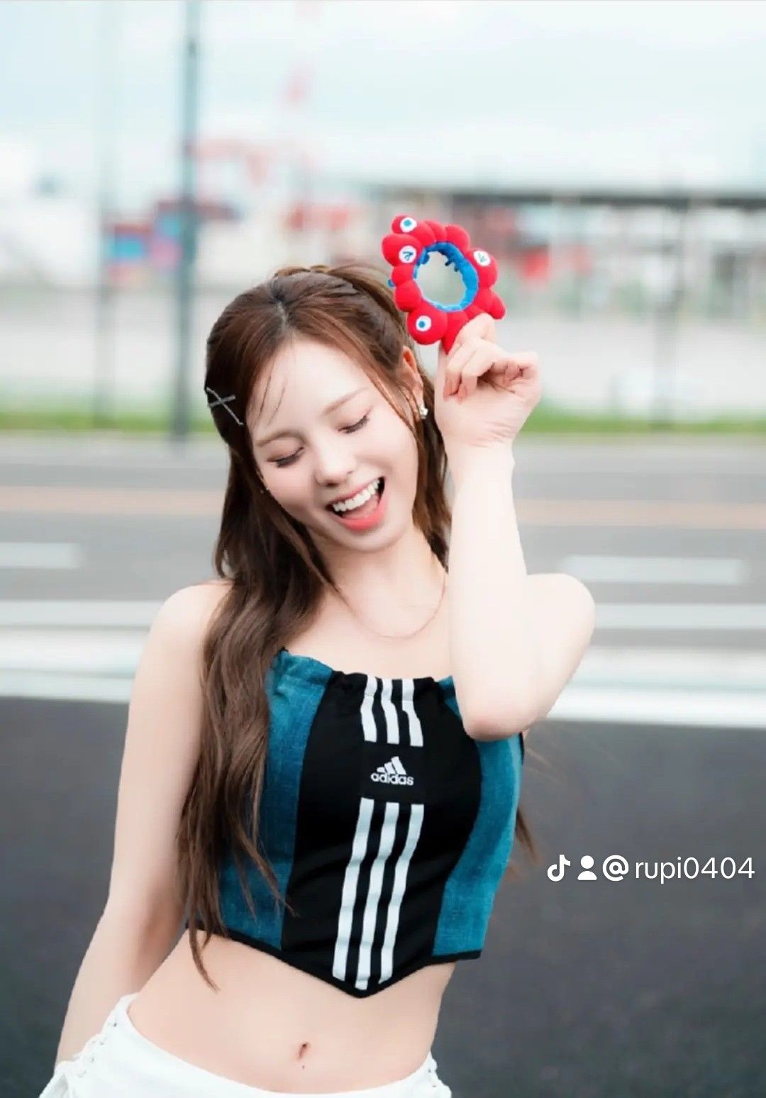A moment captured by Mako (NiziU)'s fan
