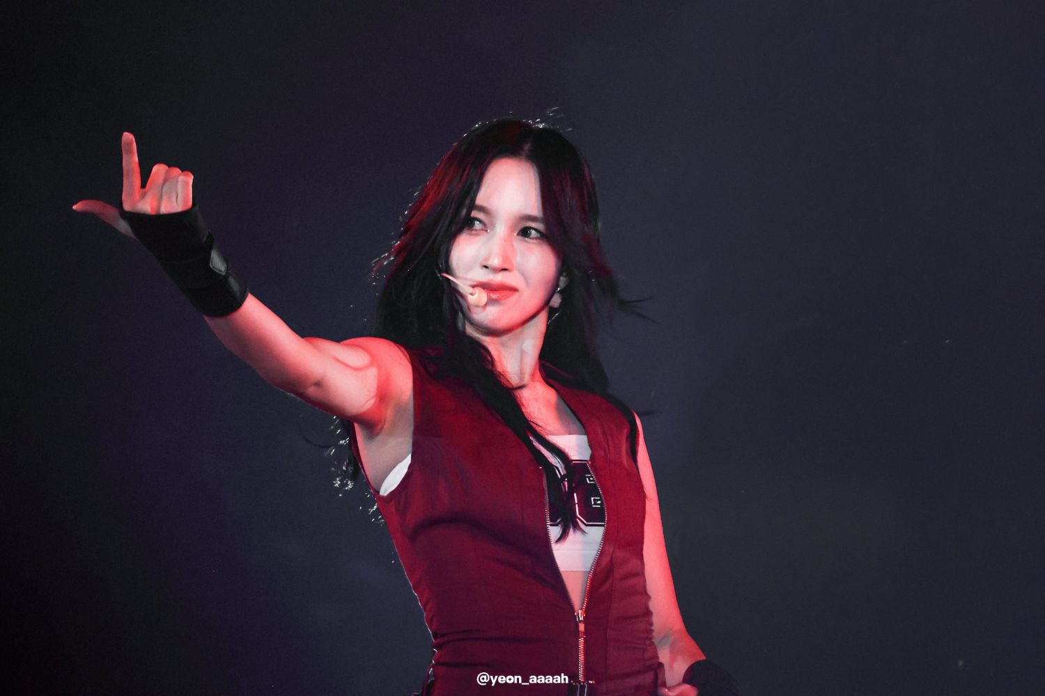 Behind-the-scenes cut of Mina (TWICE)