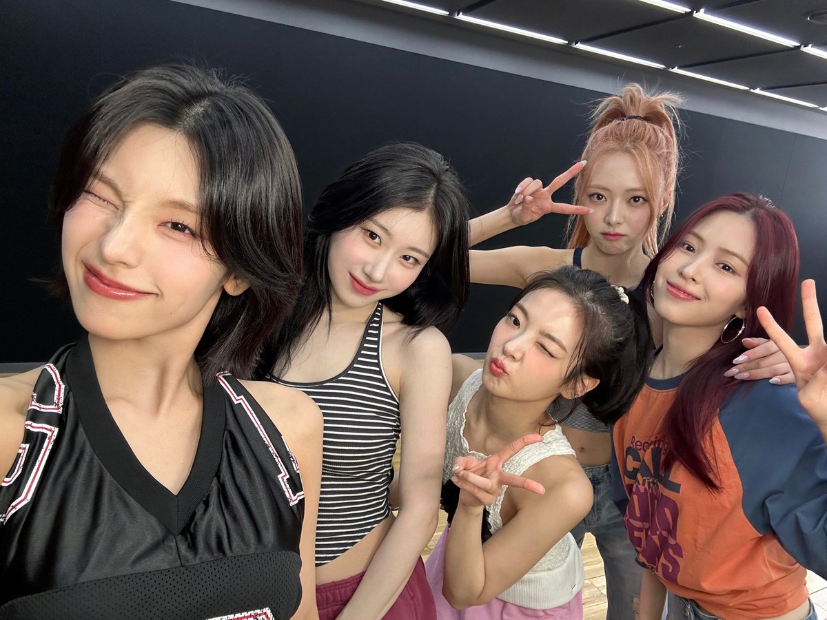 Behind-the-scenes cut of ITZY