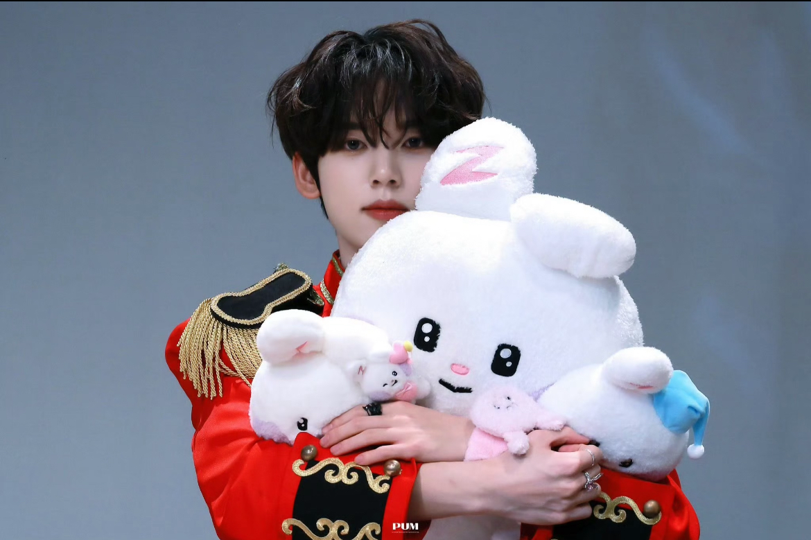 Behind-the-scenes cut of Han Yujin (ZEROBASEONE)