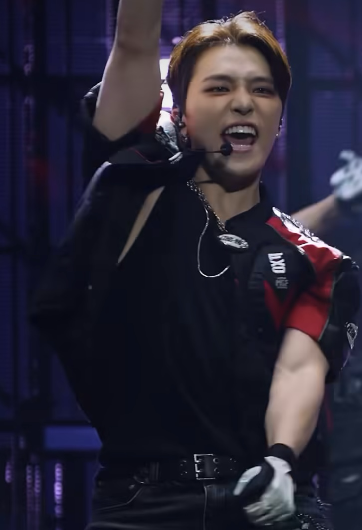 A moment captured by Dino (SEVENTEEN)'s fan