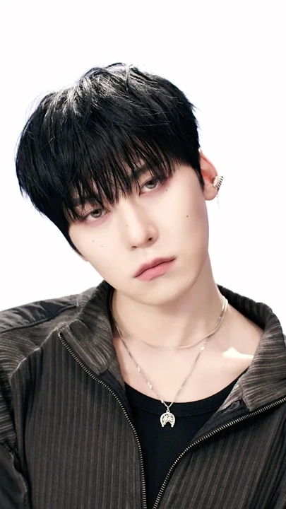 Behind-the-scenes cut of ONEUS