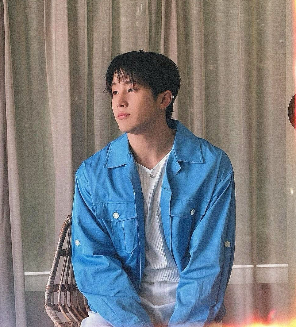 Foto terbaru Jinjin (ASTRO)