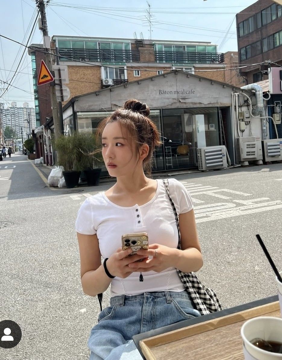 Behind-the-scenes cut of Yoon Bomi (Apink)