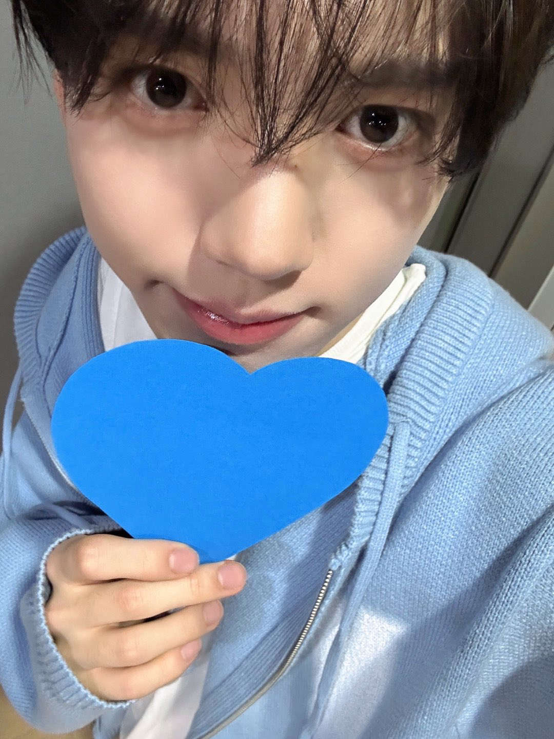 Recent activity shot of Han Yujin (ZEROBASEONE)