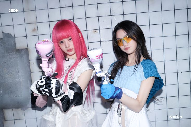 Behind-the-scenes cut of ILLIT