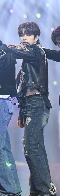 Behind-the-scenes cut of JL (AHOF)