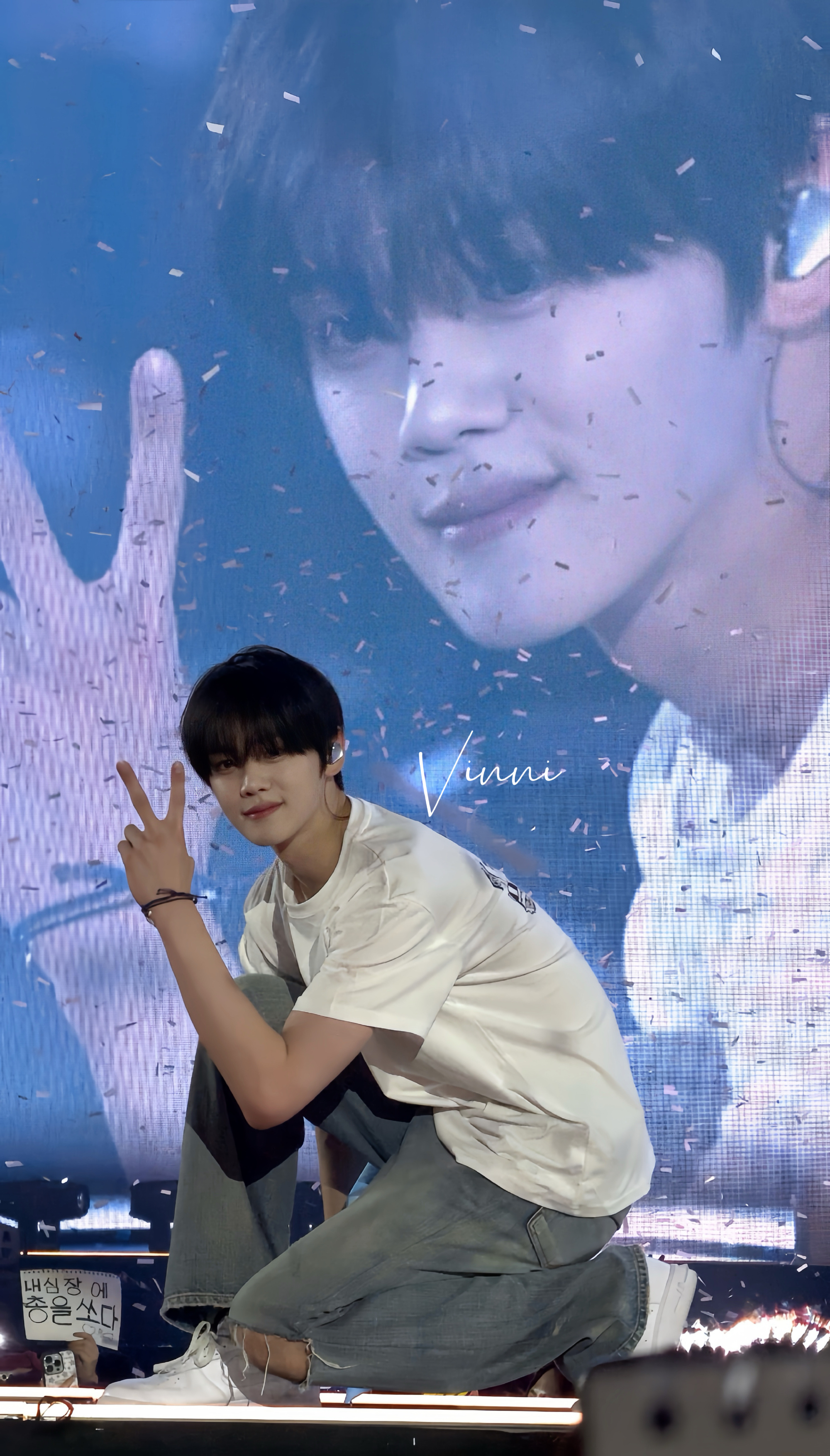 Fandom-recommended wallpaper image of Kim Gyuvin (ZEROBASEONE)