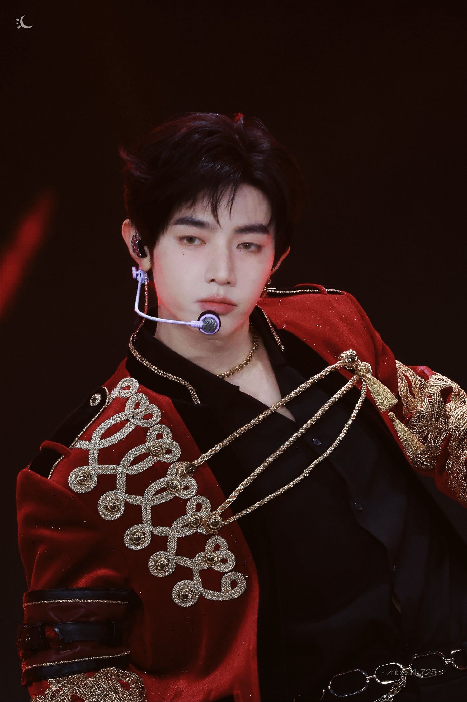 章昊 (ZEROBASEONE)的幕后花絮