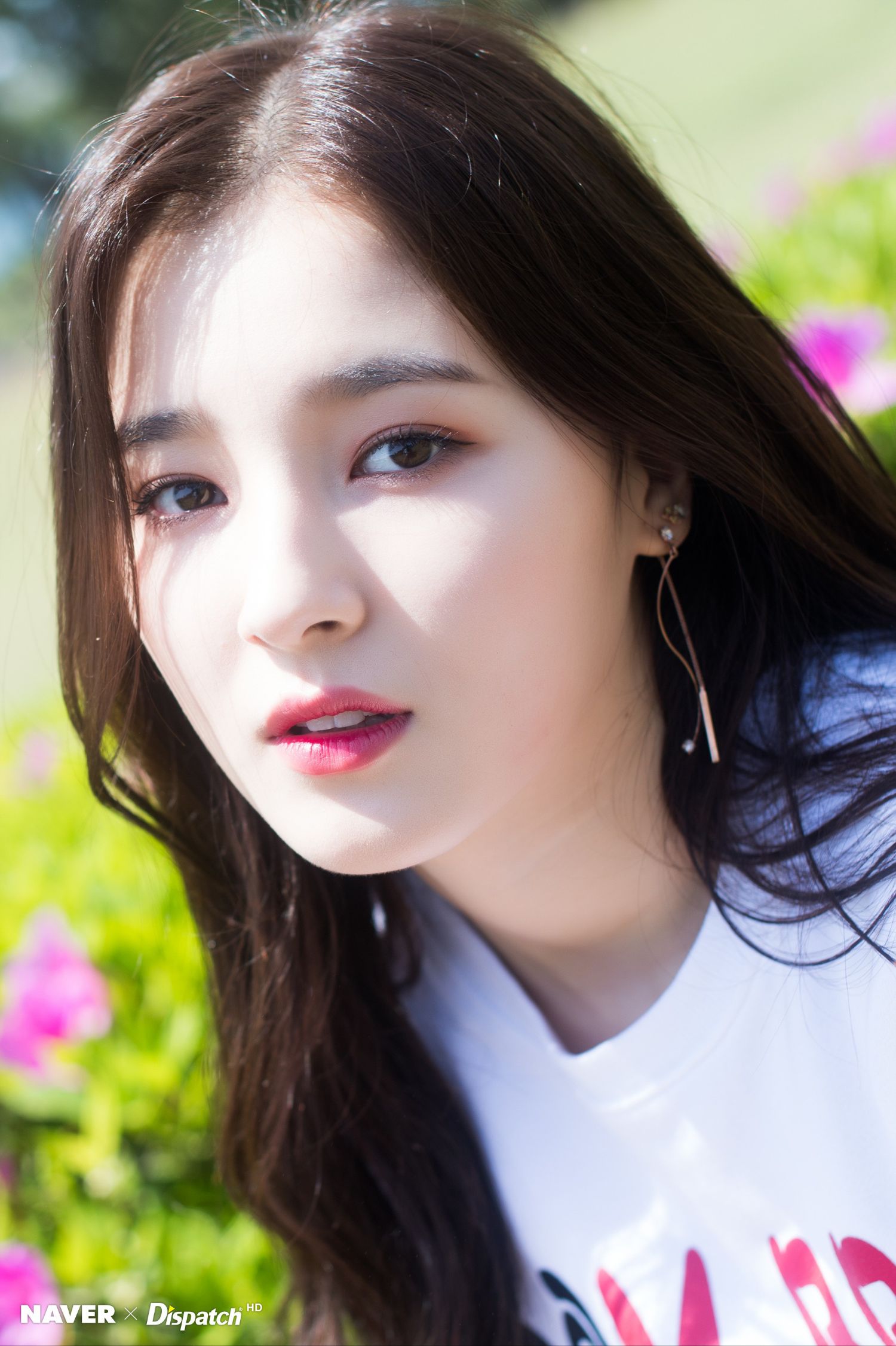 Behind-the-scenes cut of MOMOLAND