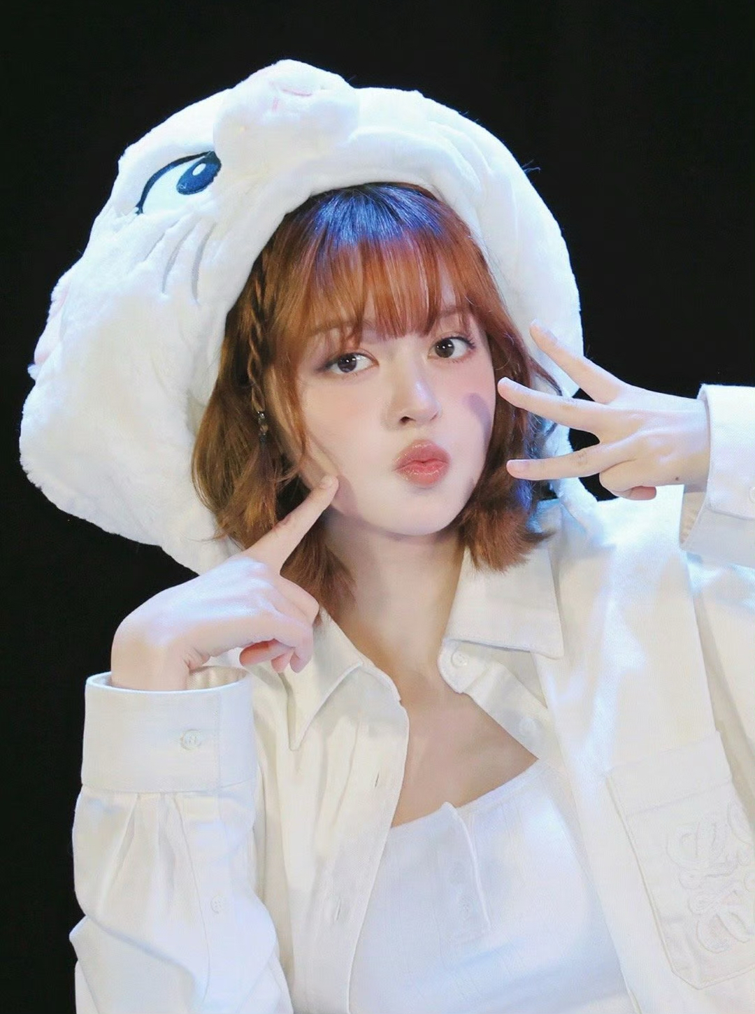 Recent activity shot of LILY (NMIXX)