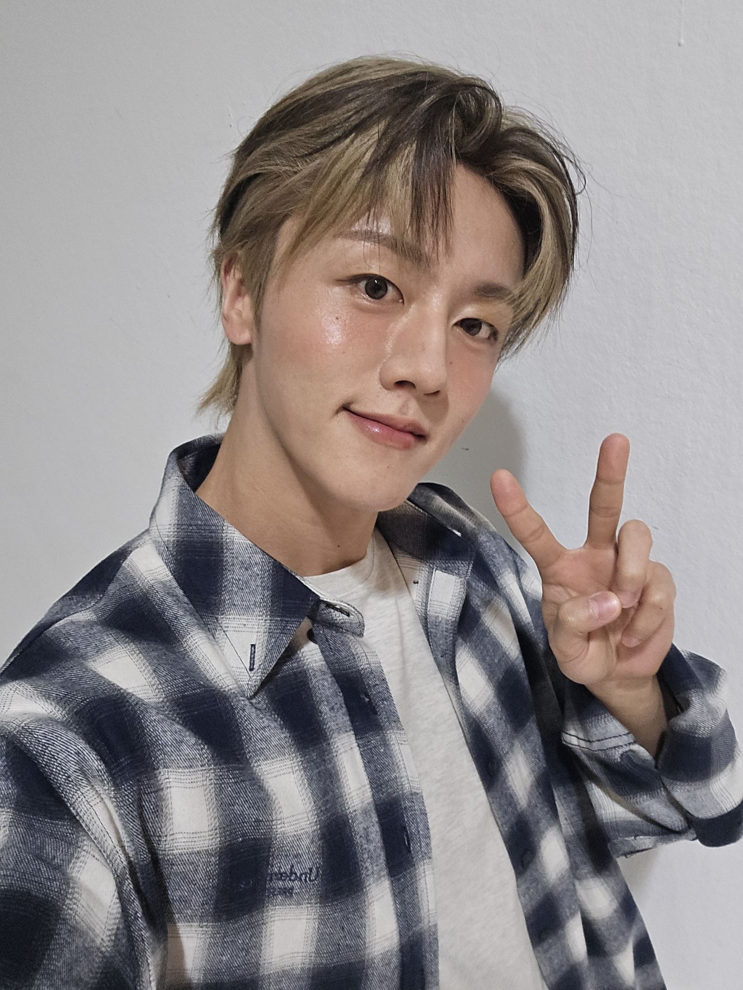 Latest photo of Youngbin (SF9)